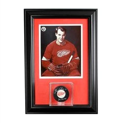Wall Mounted Puck Display Case with 8 x 10